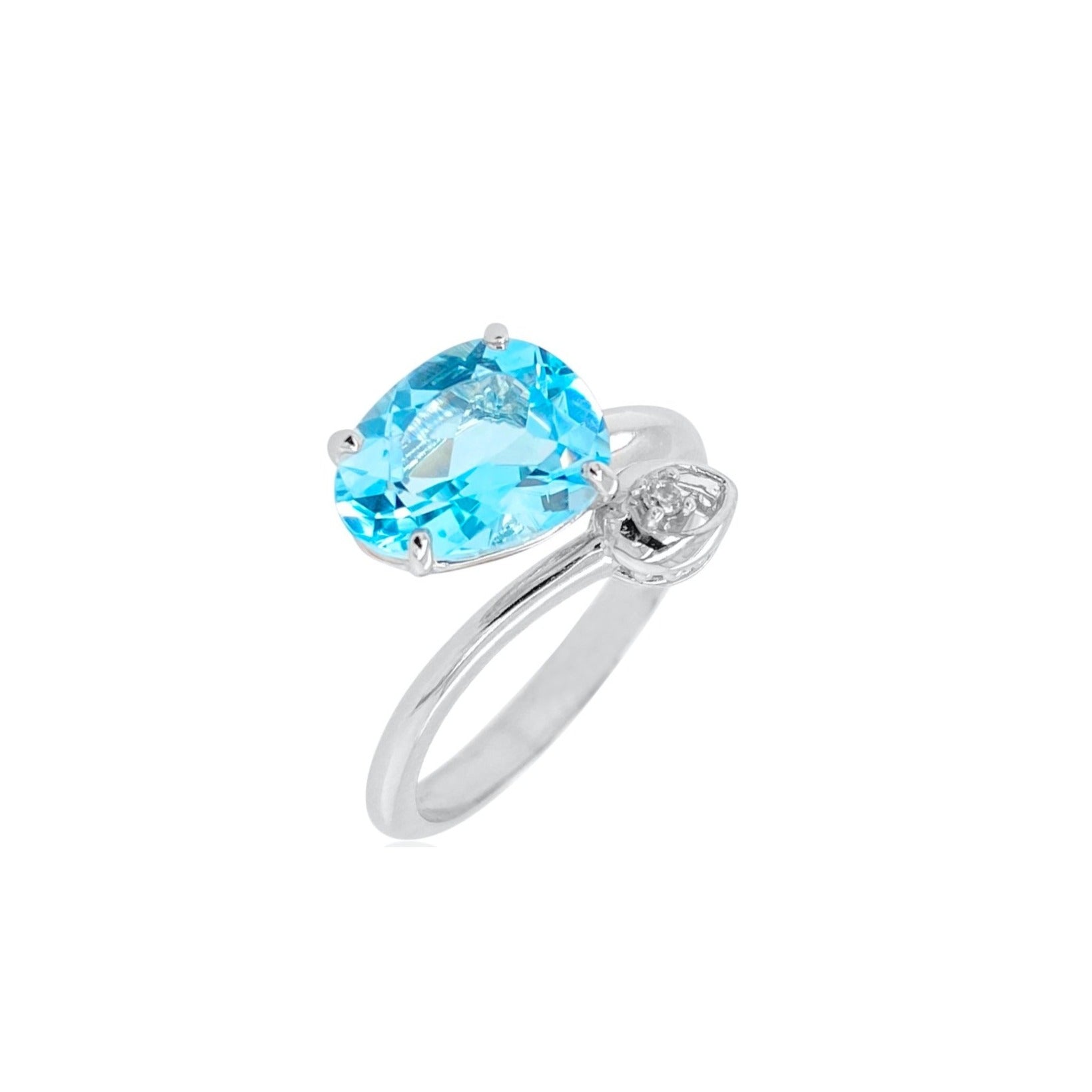 18K Blue Topaz Ring