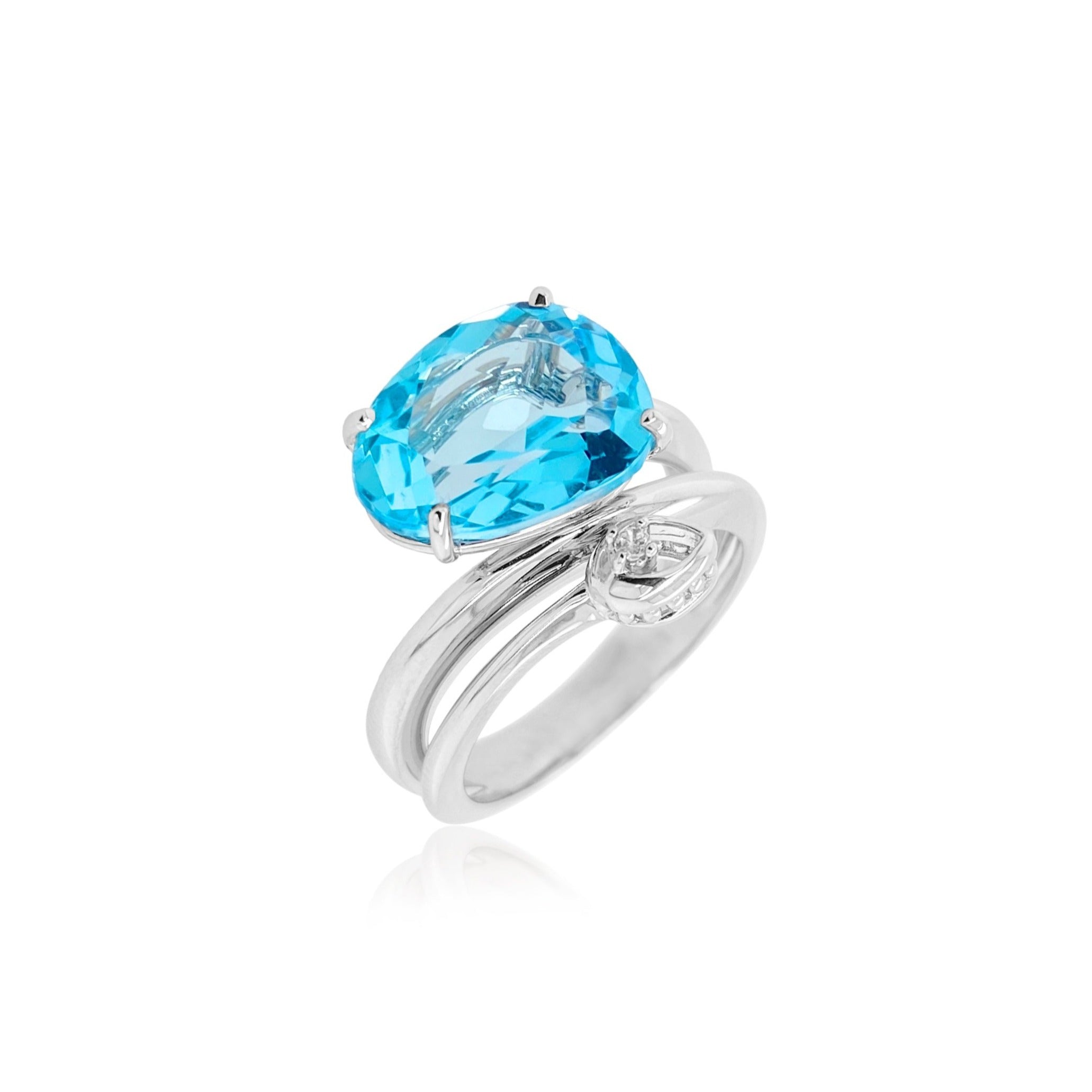 18K Blue Topaz Ring